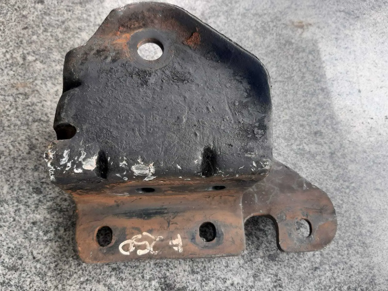 SUPORTE TIRANTE SUSPENSÃO F-250 99/12 DIREITO