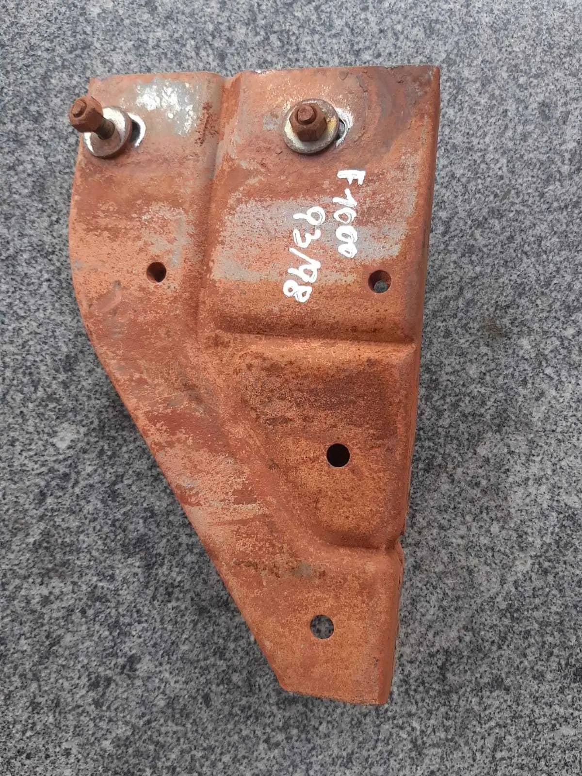 SUPORTE INFERIOR BATERIA F-1000 93/98