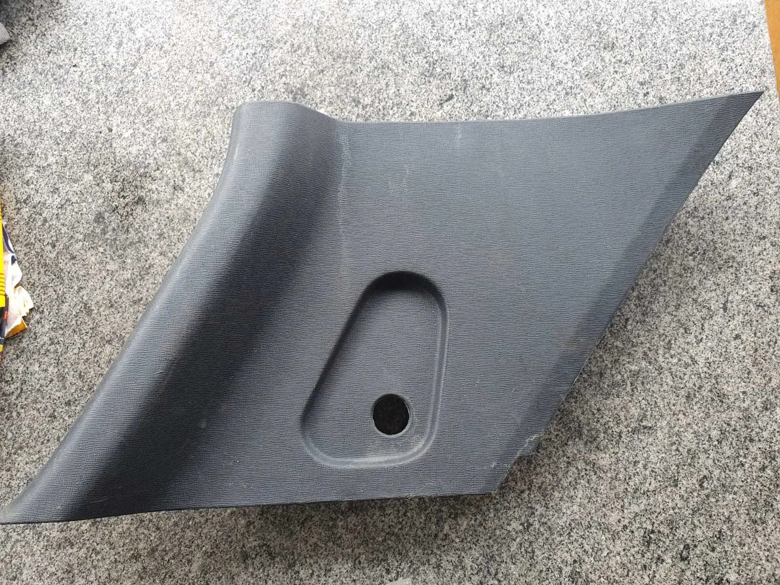 Moldura Inferior Direito Cinto Troller 4010054002ab