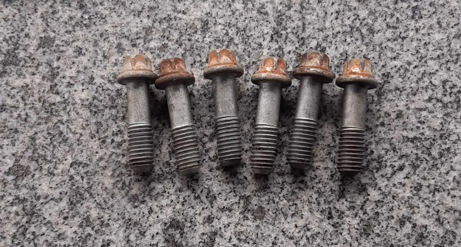 8 PARAFUSOS ADMISSÃO MOTOR S-10 2.4 12/16