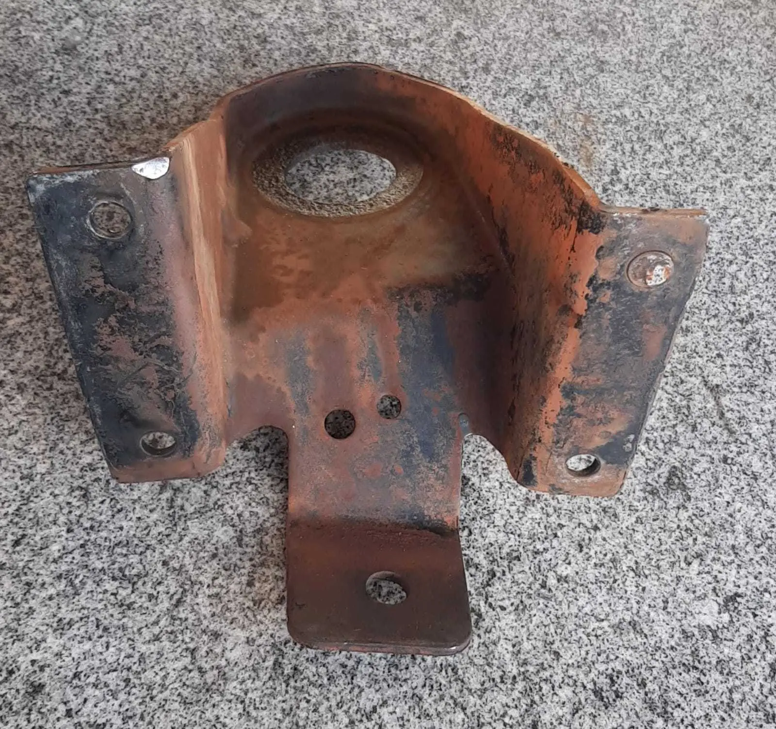 SUPORTE ESQUERDO DO CHASSI CABINE F-1000