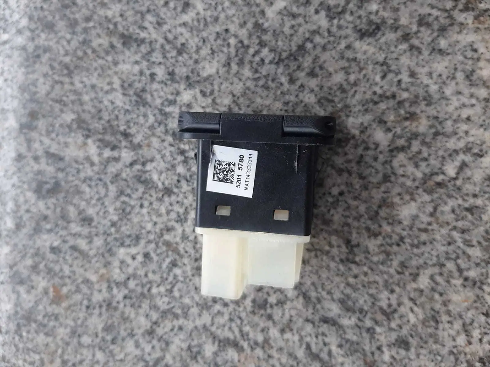 Entrada Usb E Auxiliar Chevrolet S-10 52015780