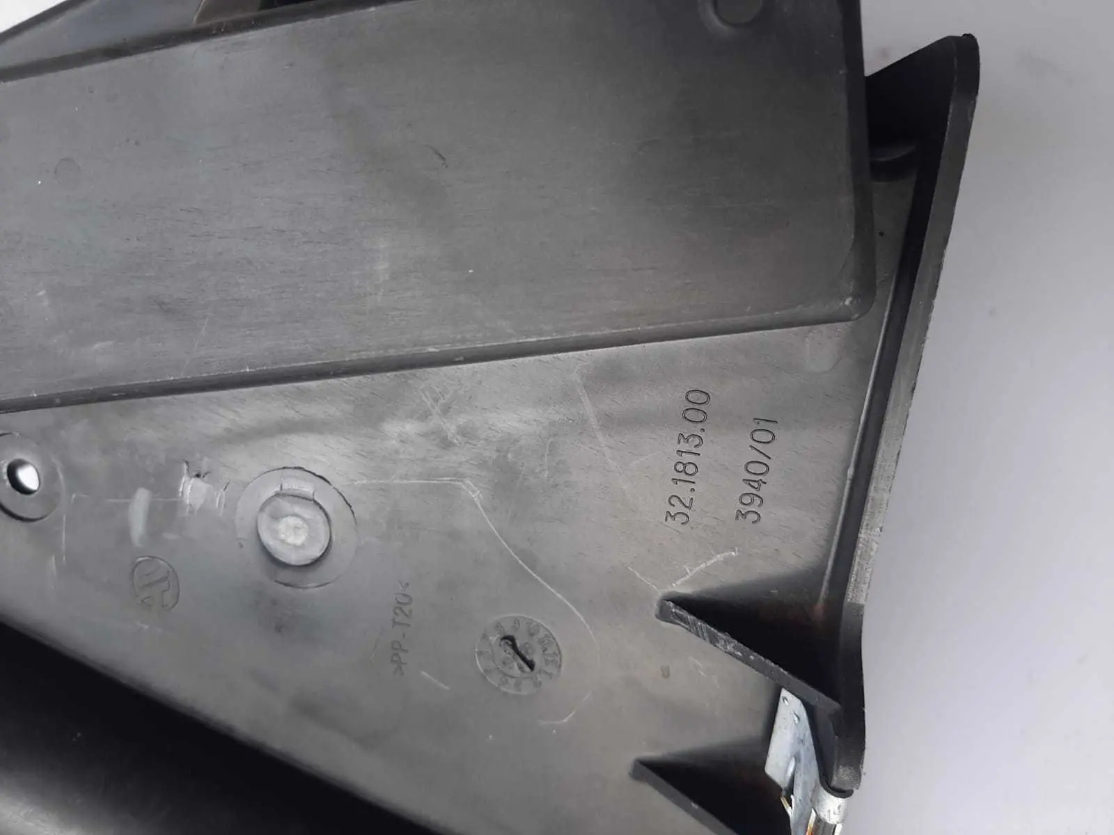 Carcaça Inferior Caixa Evaporadora F-1000 93/98 32181300